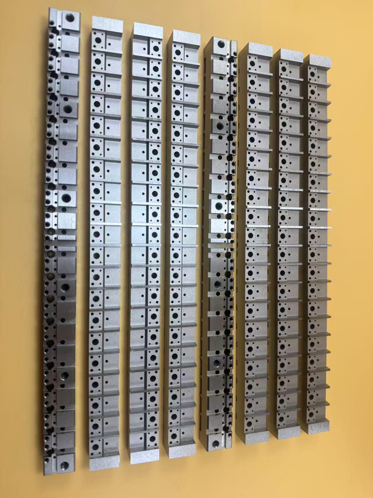 Quali sono i vantaggi principali del prodotto della lavorazione a taglio lento a filo?