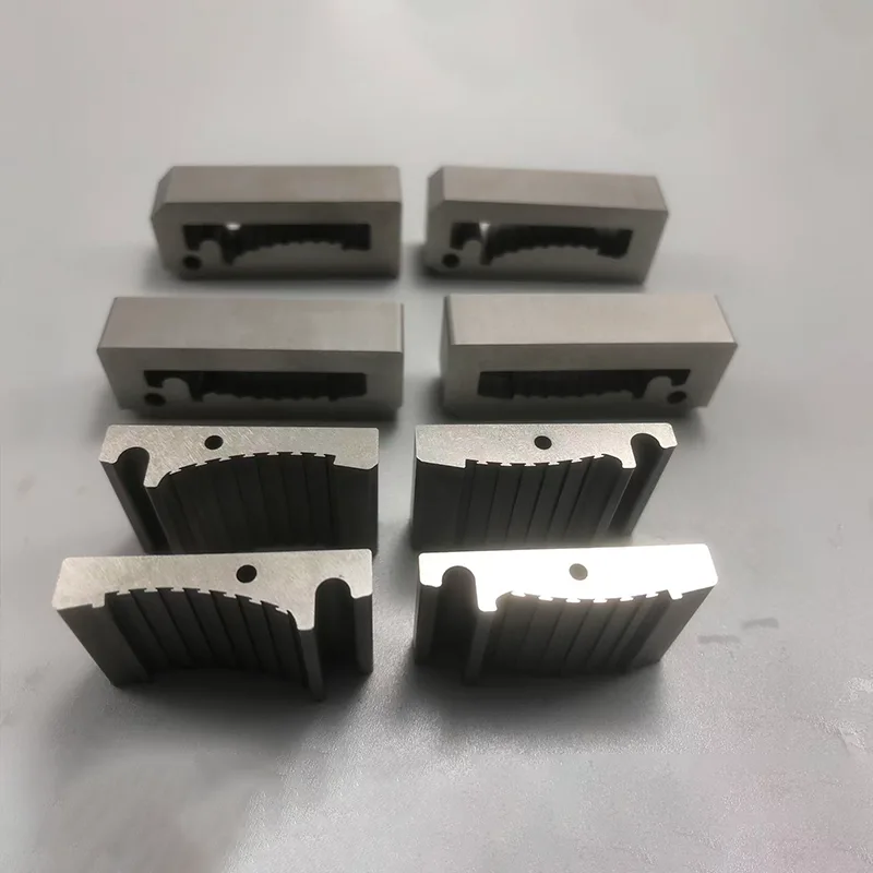 Perno per punzonatura per stampaggio di metalli